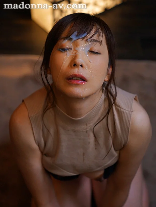 小林真梨香の熟女濃厚ザーメンぶっかけ顔射
